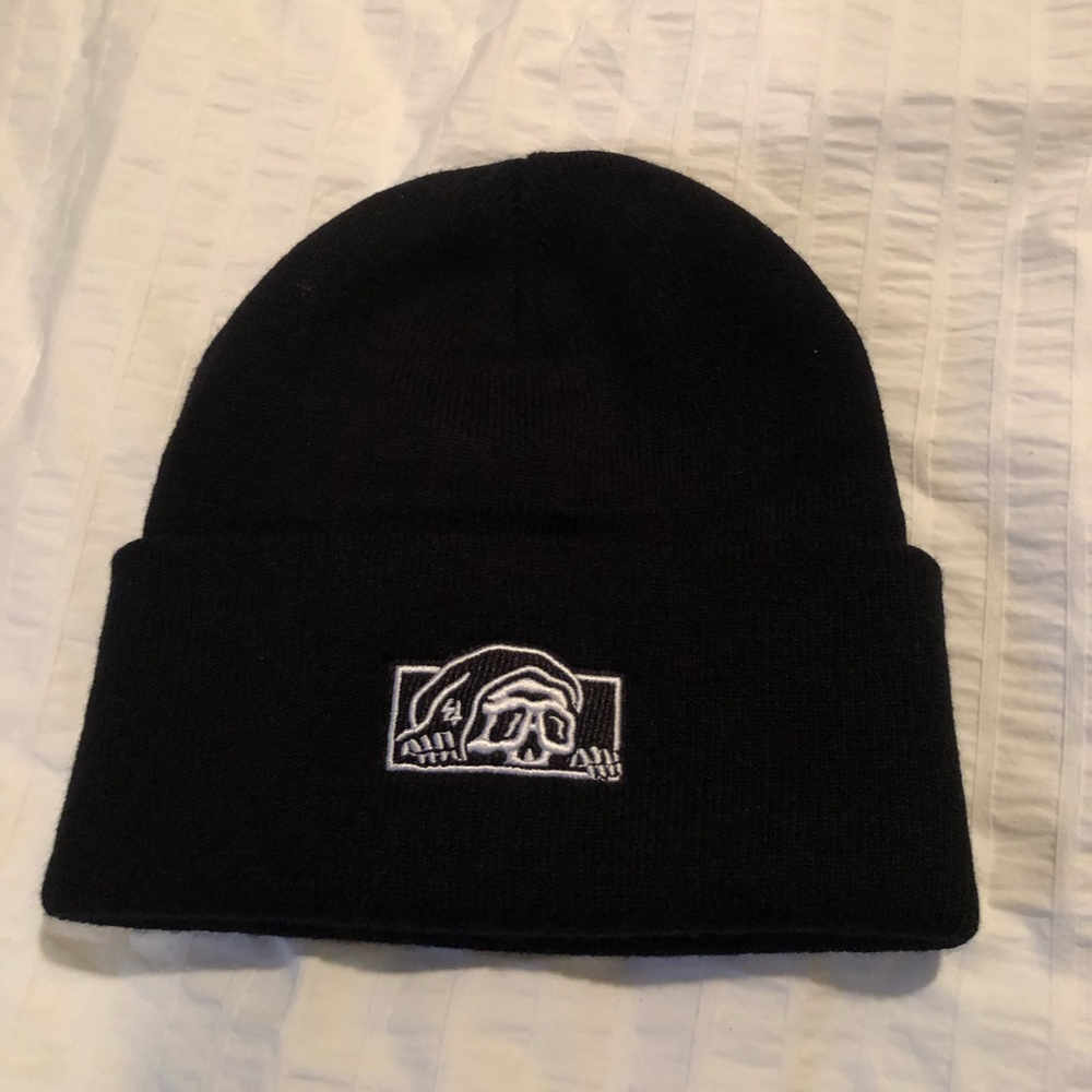 Black Embroidered Skull Beanie Hat - Unbranded